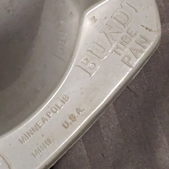 Nordic Ware Bundt Pan - Picture 3 of 4